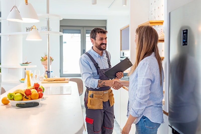 An electrician shaking hands with a home owner right before starting a home inspection.